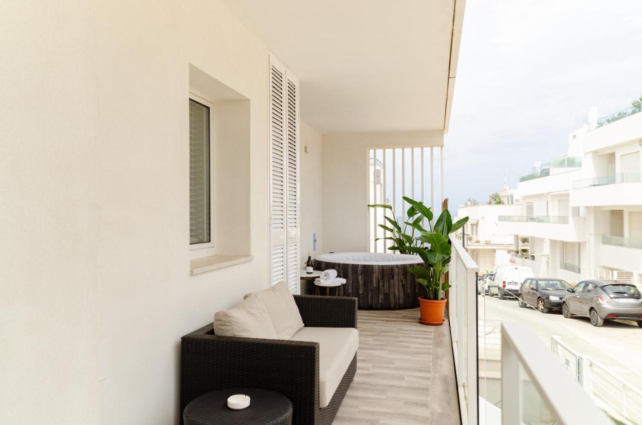 Apulialux Seaview Prestige Apt / Jacuzzi + Parking Apartamento Polignano a Mare Exterior foto